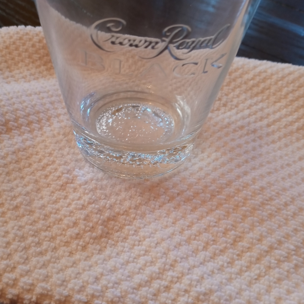 Set of 2 crown royal black glasses - Picture 2 of 3